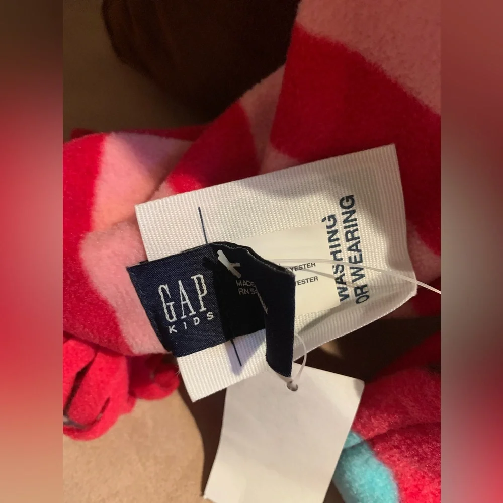 NWT!! GAP Kids Reversible 🧣 Scarf and Mitten Set Size L
3 for $15 with 💕 - Picture 7 of 7